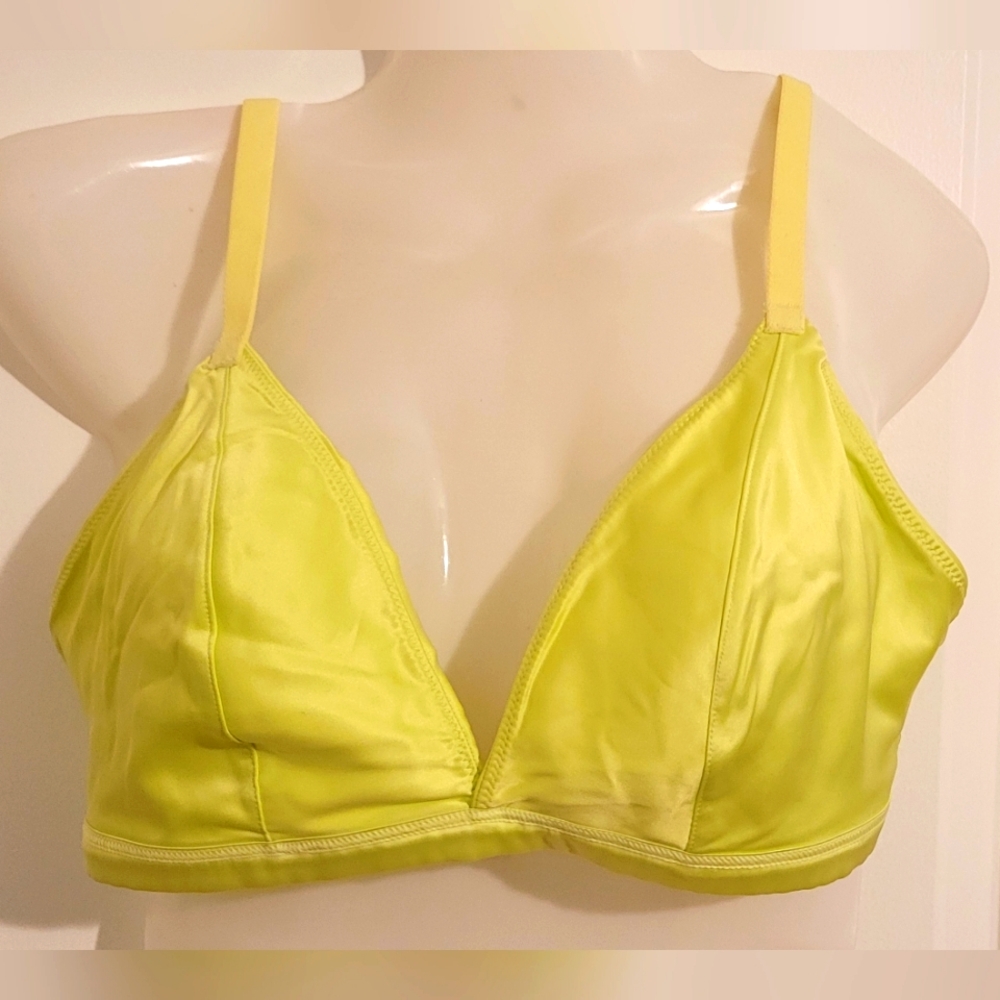 Victoria's Secret TEASE Lime Wireless Triangle Bralette Satin Size L Unlined Bra